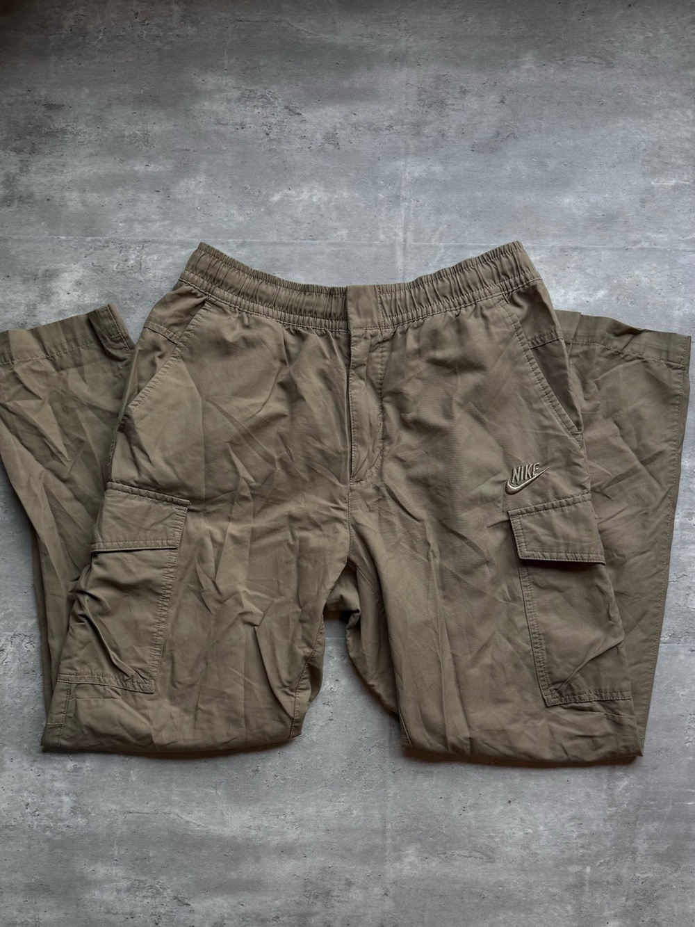 Nike Men's Olive Green Cargo Pants with Elastic Waist